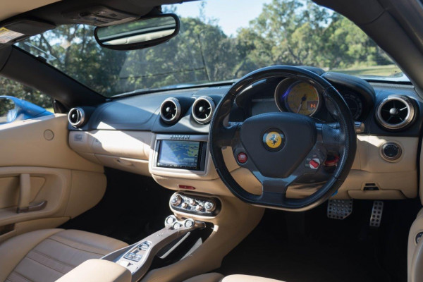 2011 Ferrari California Convertible Image 8