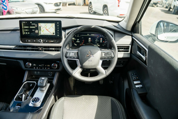 2025 Mitsubishi Outlander ZM LS SUV Image 10