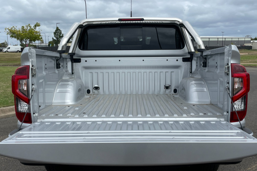 2024 Nissan Navara D23 ST Ute Image 9
