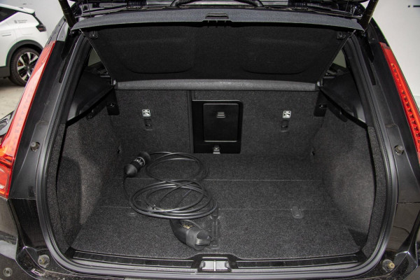 2026 Volvo EX40  Ultra Single Motor Extended Range SUV Image 7