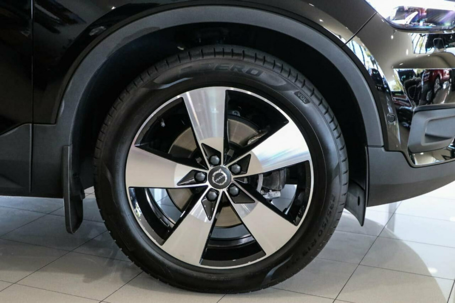 2019 Volvo XC40 XZ T4 Momentum Suv Image 10