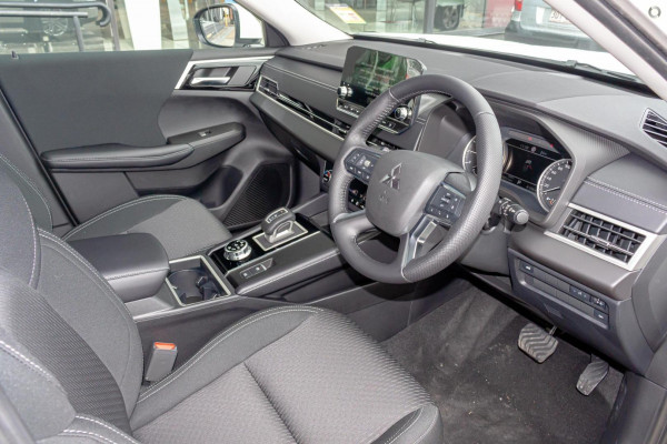 2024 Mitsubishi Outlander ZM LS SUV Image 5