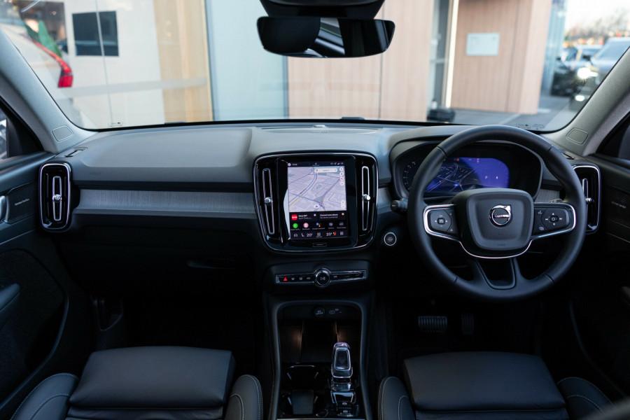 2025 MY26 Volvo XC40 XZ Ultra B4 Dark SUV Image 4