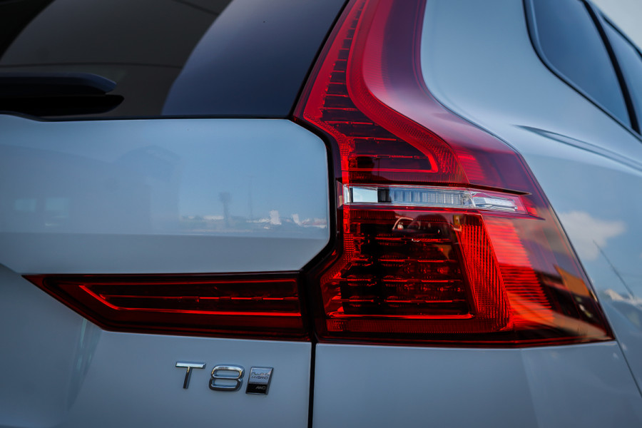 2025 Volvo XC60 Ultra T8 Plug-In Hybrid SUV Image 13
