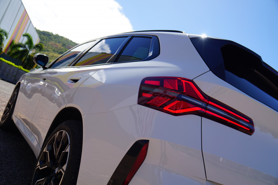 2025 BMW X3 G45 30e xDrive SUV Image 9