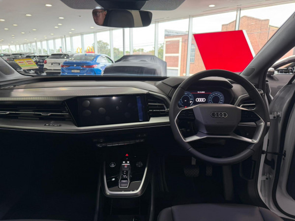 2025 Audi Q4 e-tron F4 45 SUV image 11