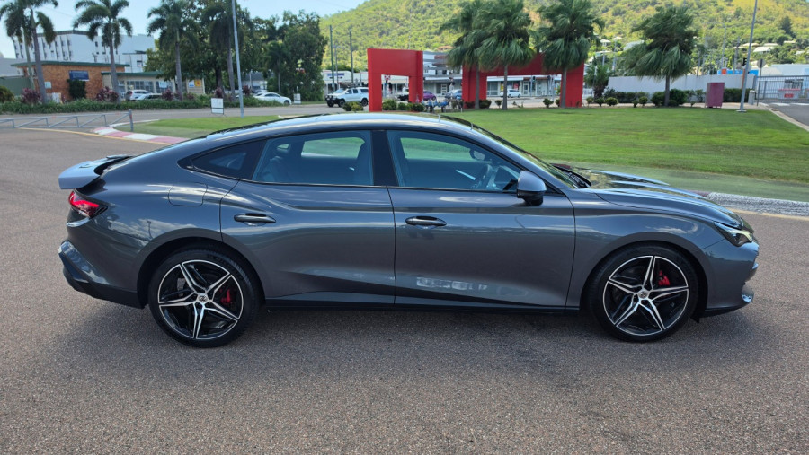 2025 MG MG7  Essence Sedan Image 14