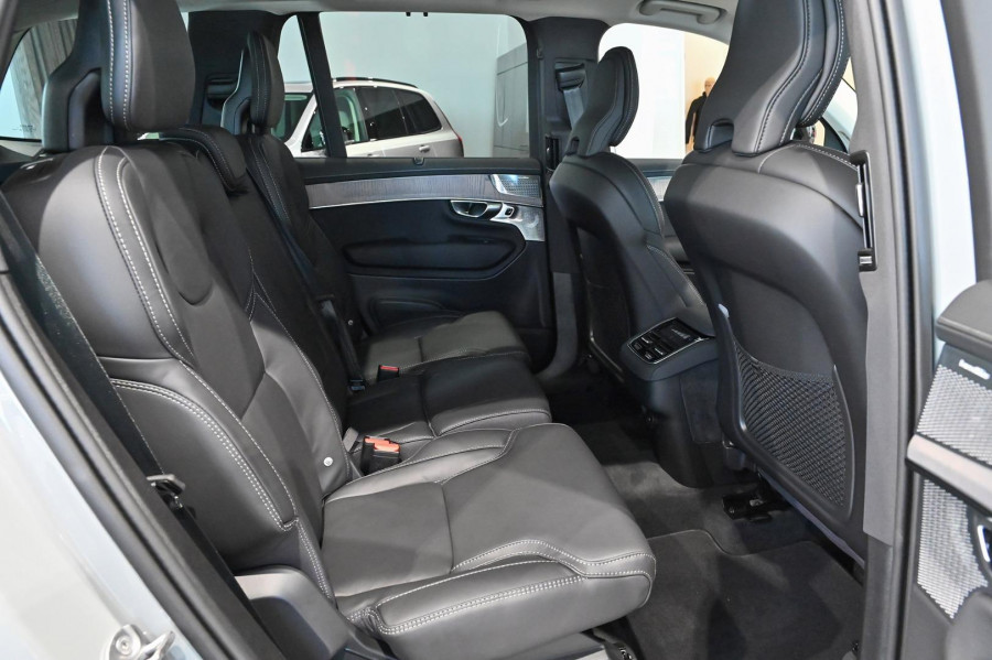 2026 Volvo XC90 L Series Ultra B5 Dark SUV Image 9