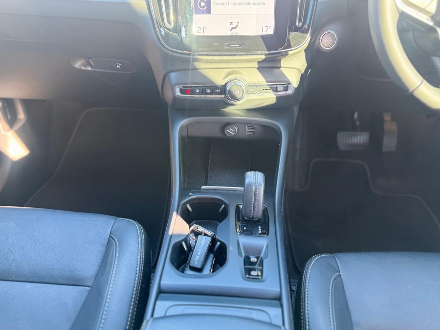 2019 Volvo XC40 XZ T4 Momentum SUV Image 17