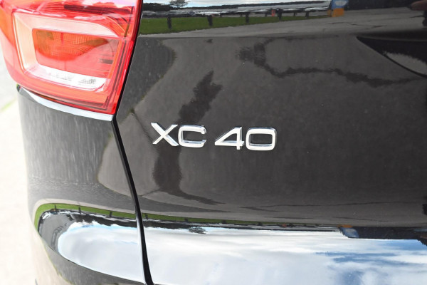 2022 Volvo XC40 XZ T5 R-Design SUV Image 8