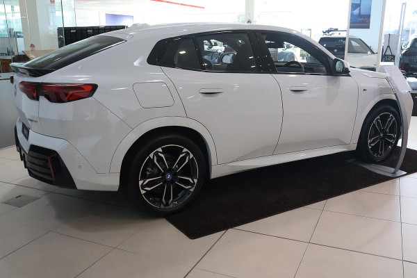 2024 BMW iX2 U10 xDrive30 M Sport SUV image 2