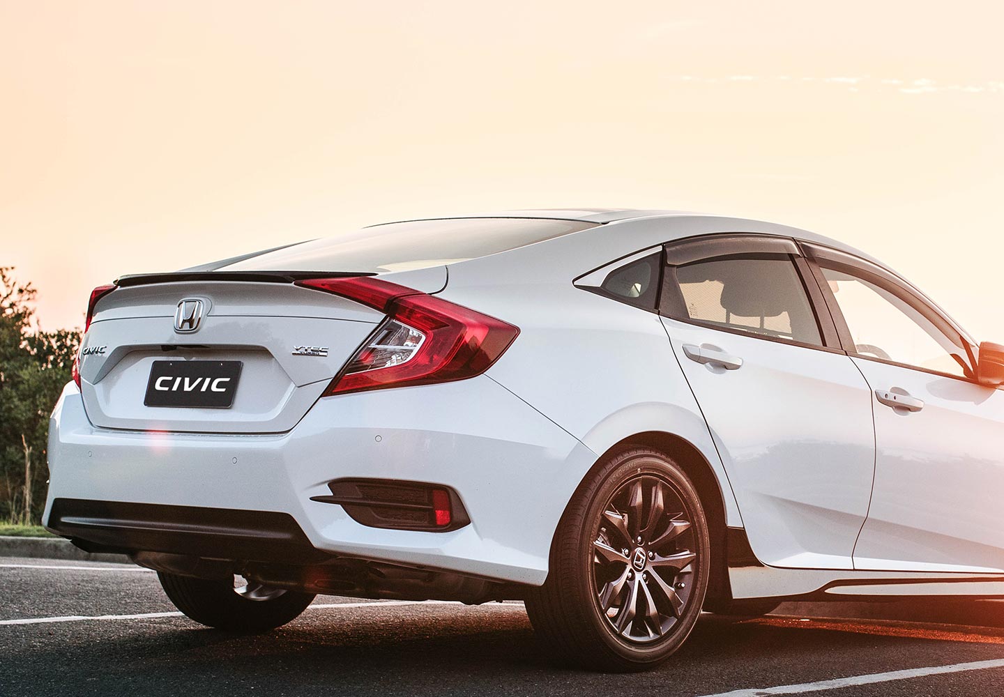 <img src="Slimline Weathershields - Light Tint