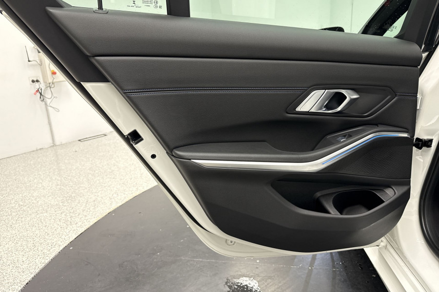 2023 BMW 3 Series G20 330i M Sport Sedan Image 14