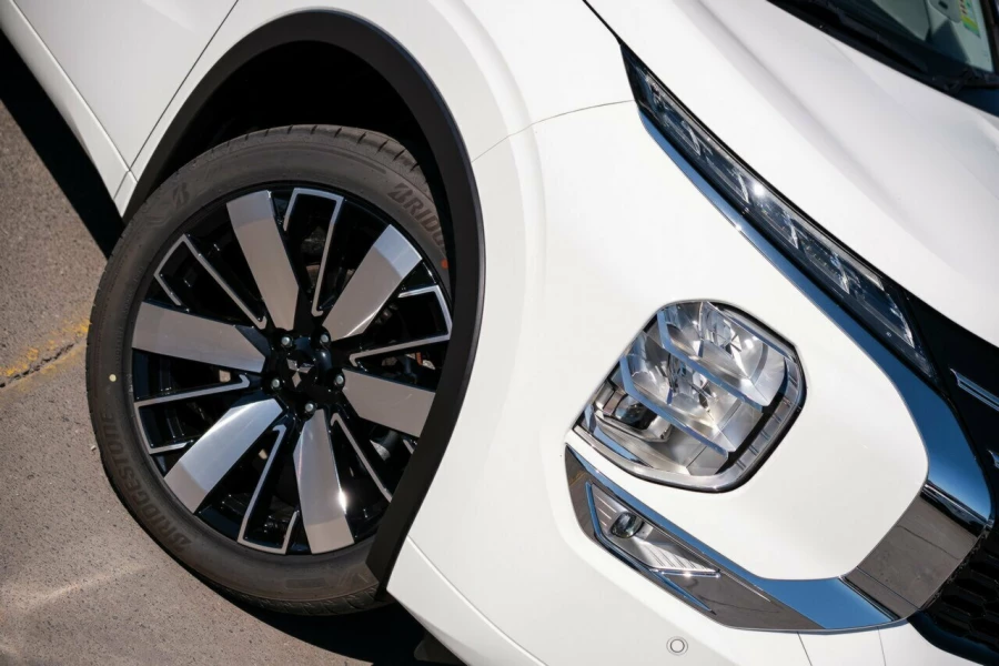2025 Mitsubishi Outlander ZM Exceed SUV Image 6
