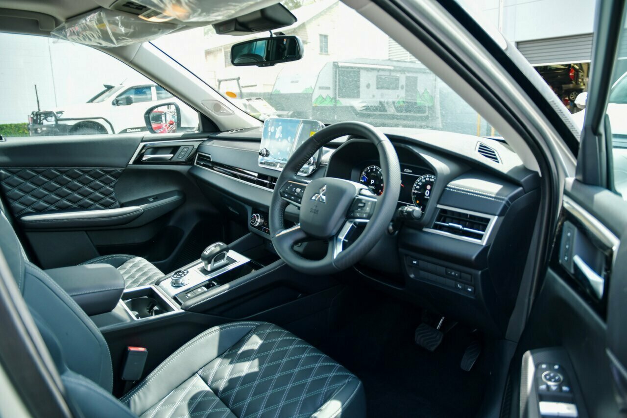 2023 Mitsubishi Outlander ZM Exceed SUV Image 17