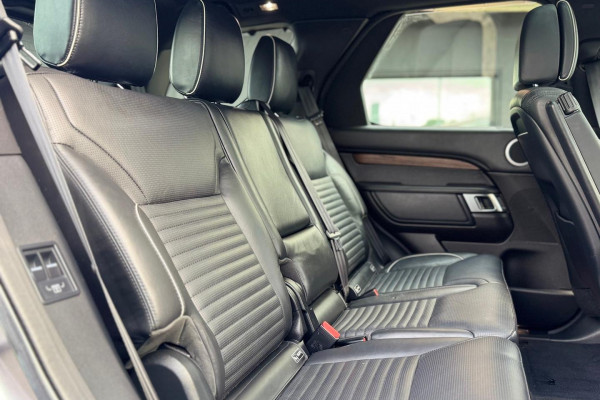 2018 Land Rover Discovery Series 5 HSE Luxury SUV Image 15