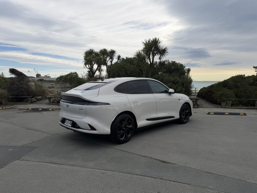2025 MG IM6 S12L Performance SUV Image 2