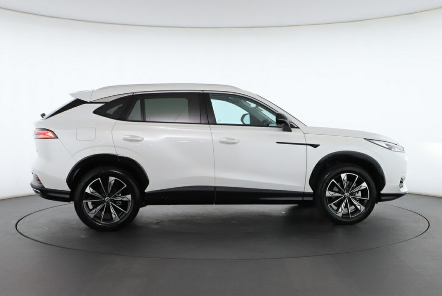 2025 MG HS AS33 Essence SUV Image 17