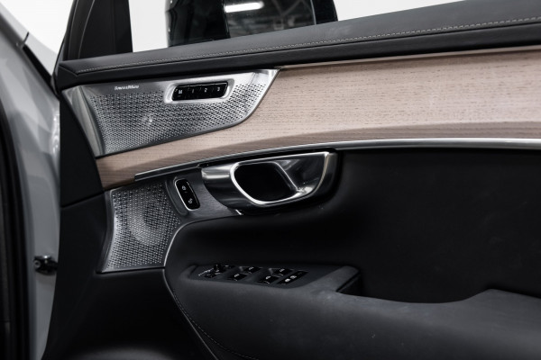 2025 Volvo XC90 L Series Ultra T8 Plug-In Hybrid SUV Image 10