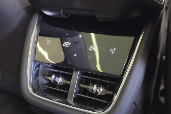 2026 Volvo EX90  Ultra Twin Motor Performance SUV Image 18