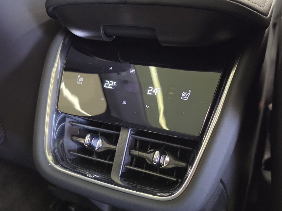 2026 Volvo EX90  Ultra Twin Motor Performance SUV Image 18