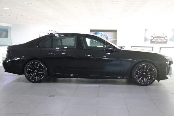 2026 BMW 7 Series G70 740i M Sport Sedan image 5