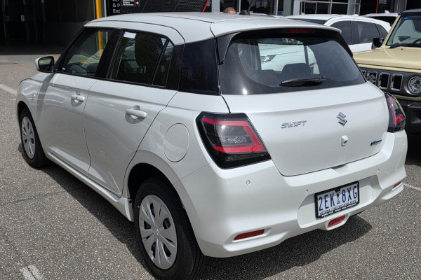 2025 Suzuki Swift UZ Hybrid Hatch Image 5