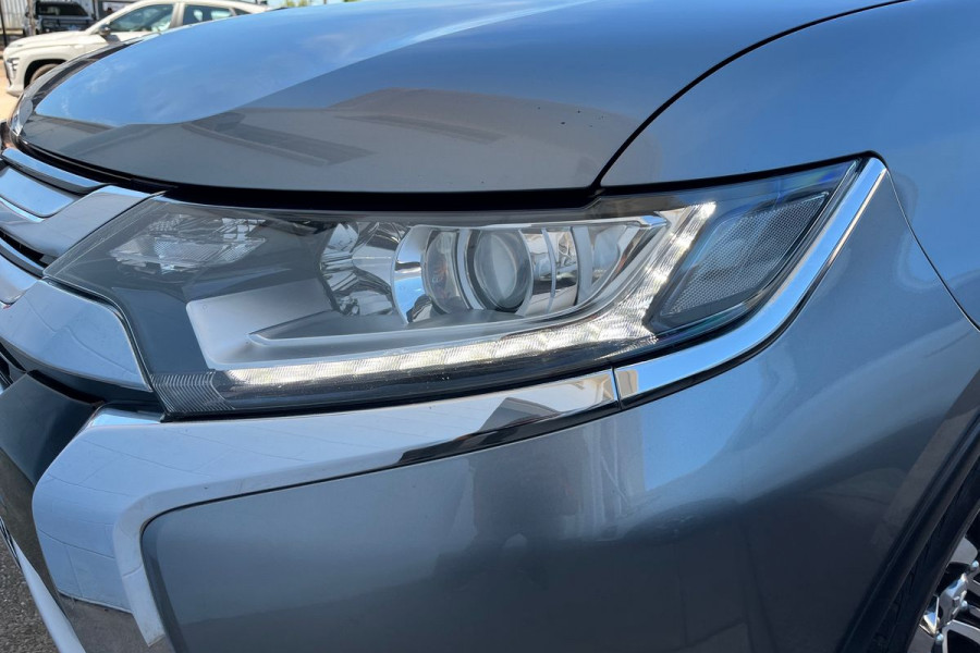 2015 MY16 Mitsubishi Outlander ZK LS SUV Image 13
