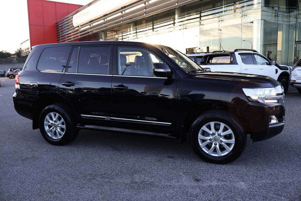 2018 Toyota LandCruiser VDJ200R Sahara SUV Image 3