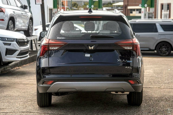 2025 Mahindra XUV700  AX7L SUV