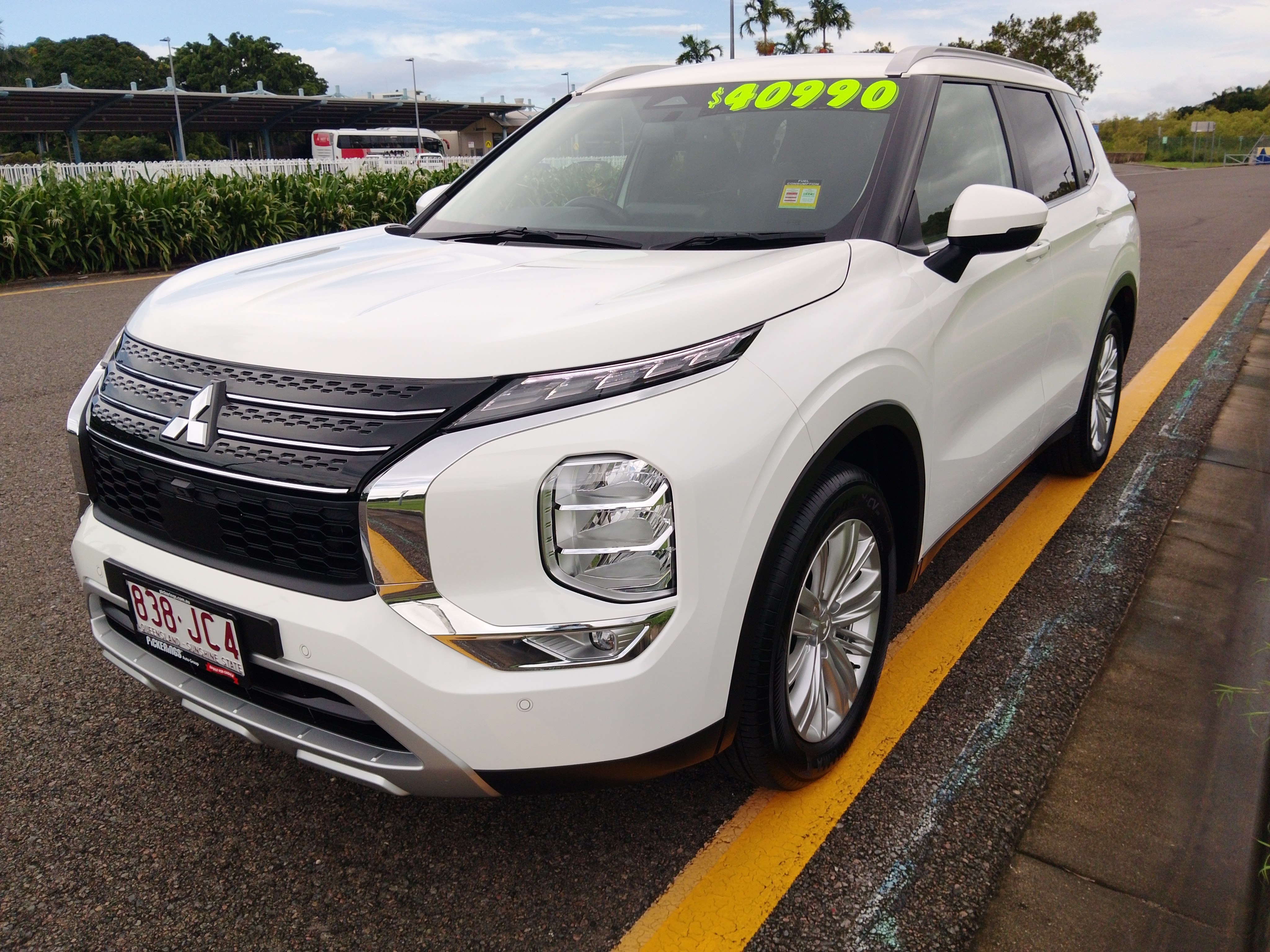 2023 MY24 Mitsubishi Outlander ZM LS SUV Image 3