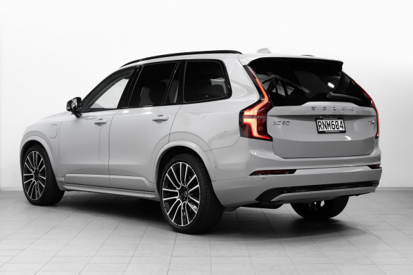 2025 Volvo XC90 L Series Ultra T8 Plug-In Hybrid SUV Image 6
