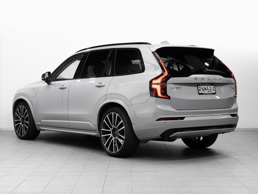 2025 Volvo XC90 L Series Ultra T8 Plug-In Hybrid SUV Image 6