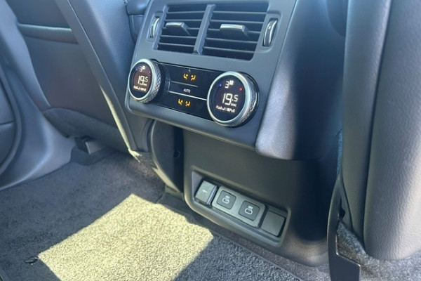 2026 Land Rover Discovery Series 5 D350 Gemini SUV Image 25