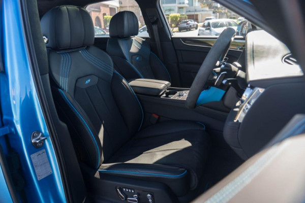 2024 Bentley Bentayga V8S Black Line SUV Image 9