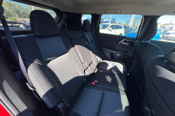 2025 Mitsubishi Outlander ZM LS SUV Image 14
