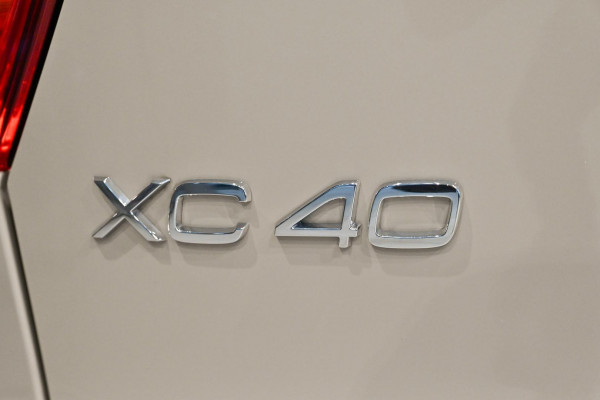 2026 Volvo XC40 XZ Ultra B4 Dark SUV Image 9