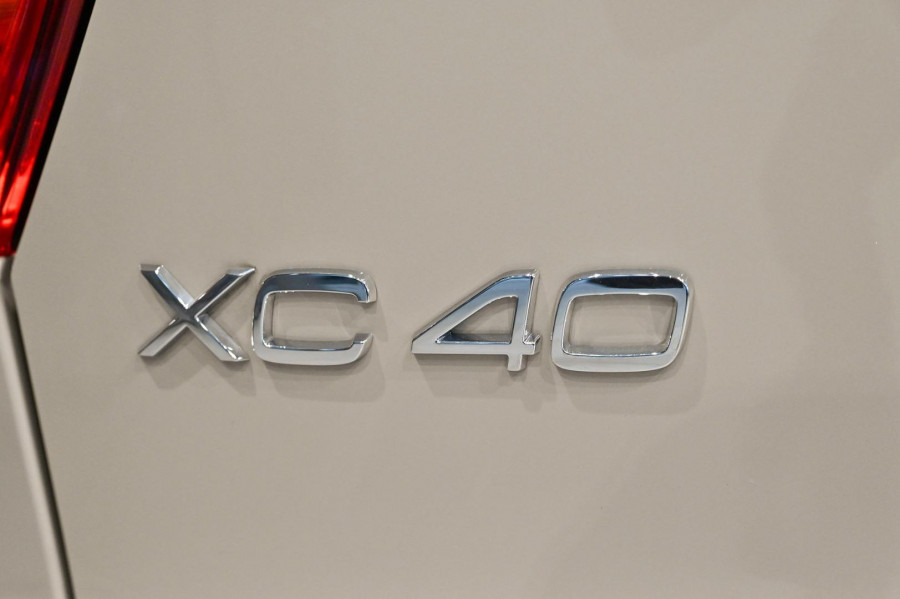 2026 Volvo XC40 XZ Ultra B4 Dark SUV Image 9