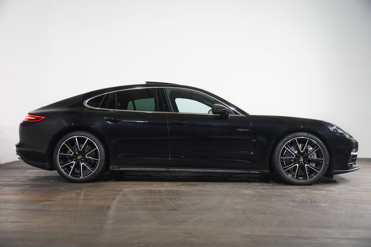 2018 Porsche Panamera 4 E-Hybrid Coupe Image 4