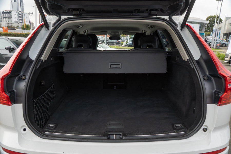 2022 Volvo XC60 UZ B5 Momentum SUV Image 22