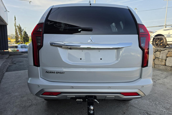 2020 Mitsubishi Pajero Sport QE GLS SUV Image 10