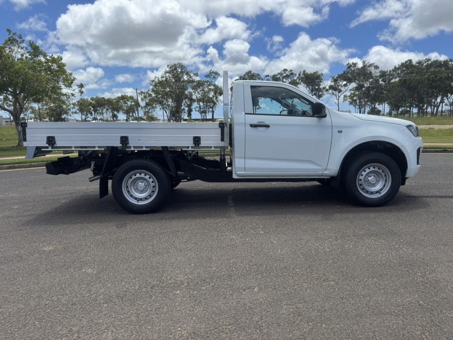2026 Isuzu D-MAX RG SX Cab Chassis Image 2