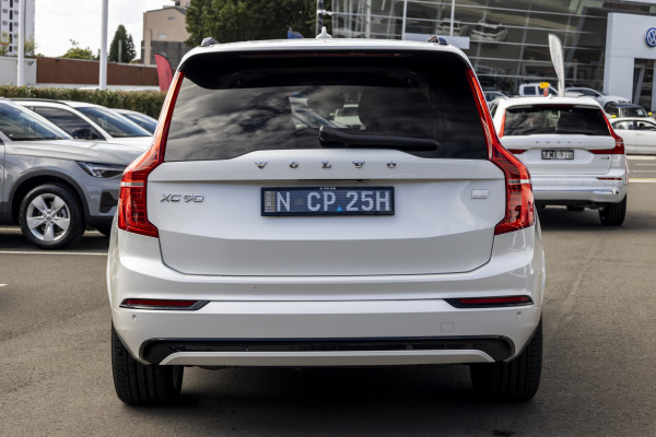 2024 Volvo XC90 L Series Recharge Ultimate T8 Plug-In Hybrid SUV Image 5