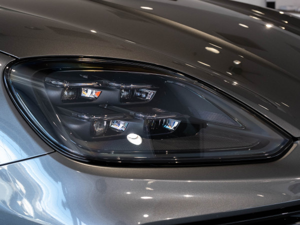 2024 MY25 Porsche Cayenne Turbo E-Hybrid SUV image 11