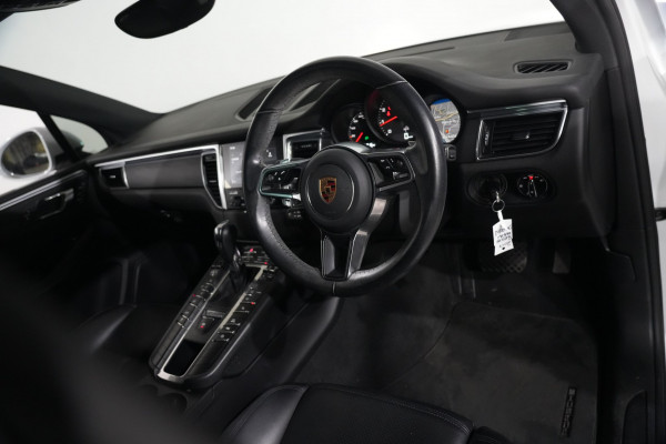 2017 Porsche Macan SUV Image 11