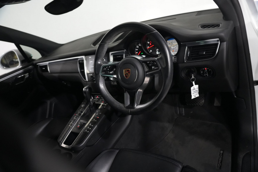 2017 Porsche Macan SUV Image 11