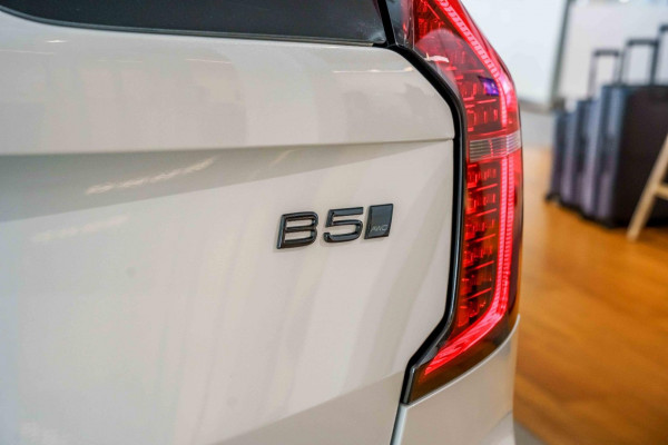 2026 Volvo XC90 L Series Black Edition SUV Image 12