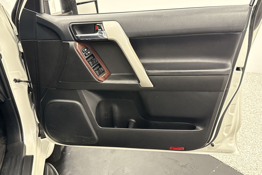 2017 Toyota LandCruiser Prado GDJ150R VX SUV Image 19
