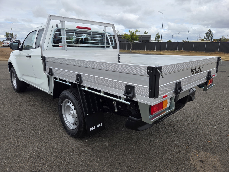 2026 Isuzu D-MAX RG SX Cab Chassis Image 5