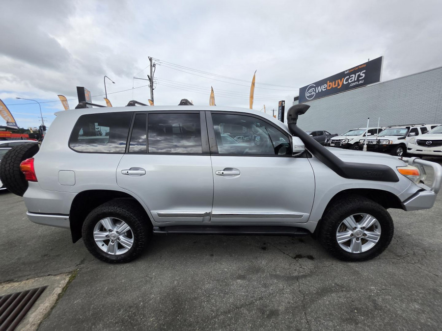2012 MY10 Toyota LandCruiser VDJ200R Sahara SUV Image 6